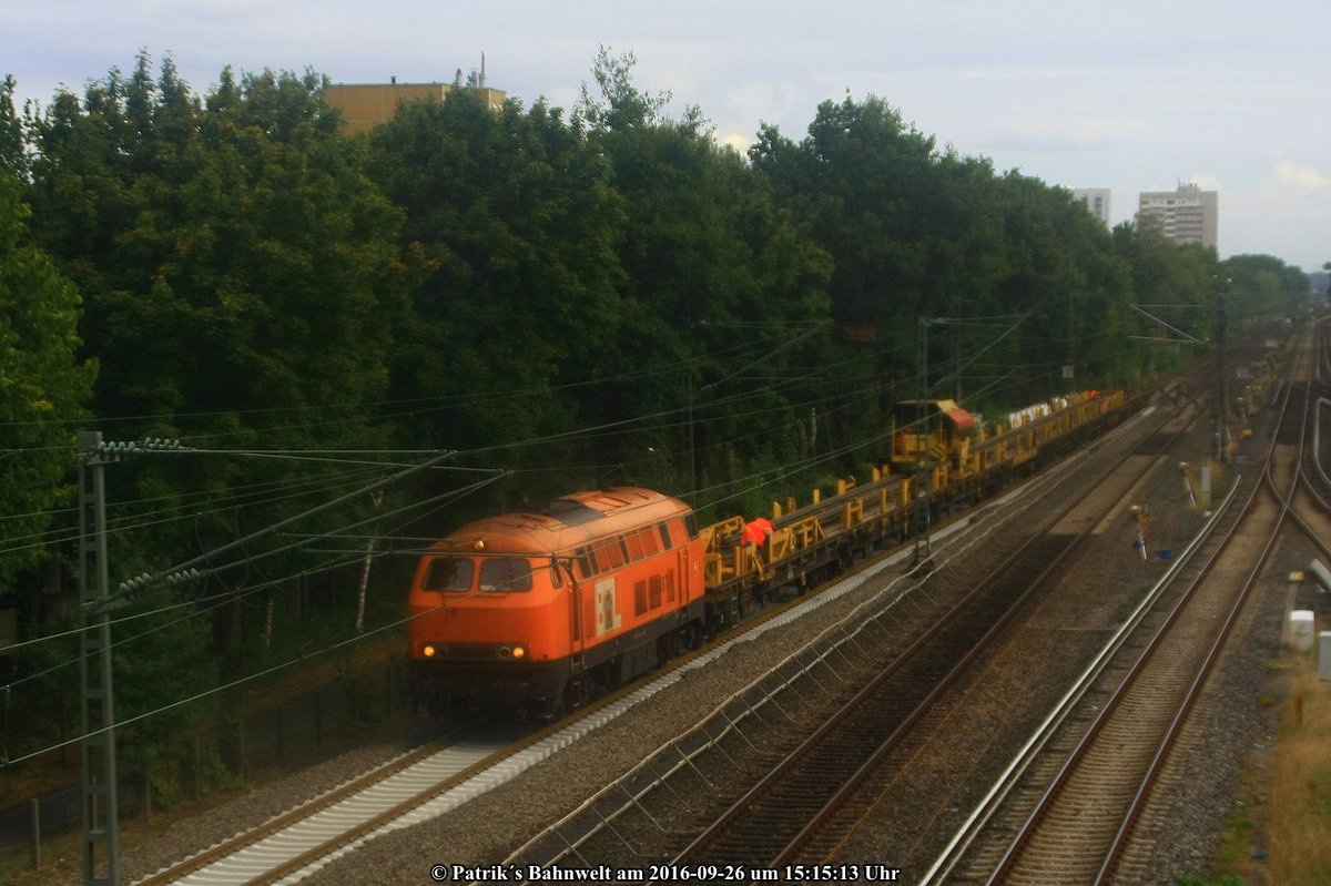 BBL 225 099 mit Langschienenzug beim aufnehmen von Altschienen am 26.09.2016 in Hamburg-Neugraben