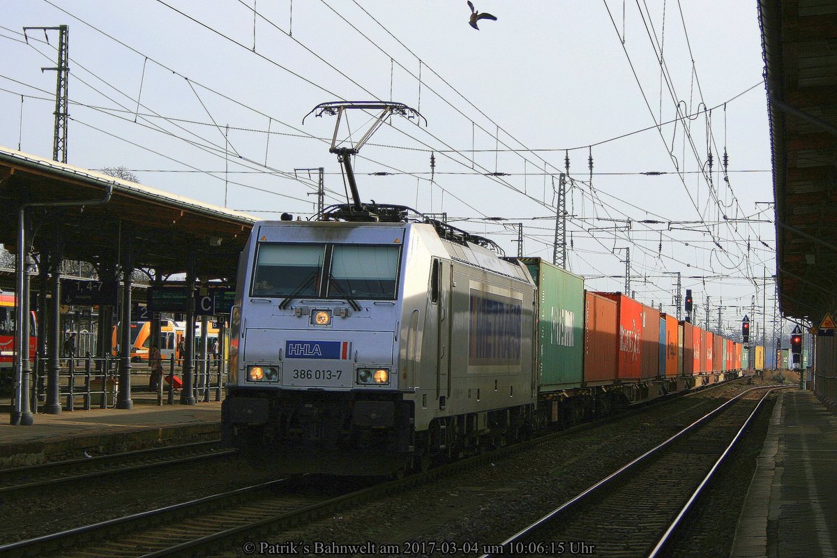 Metrans 386 013 mit Containerzug in Stendal am 04.03.2017