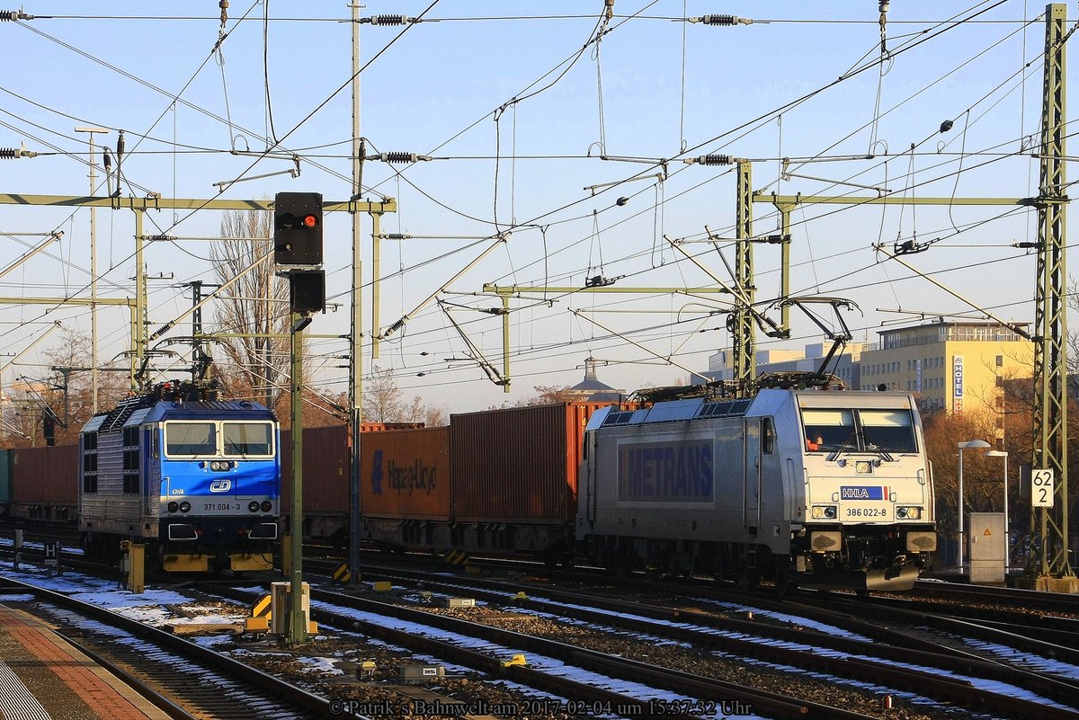 Metrans 386 022 mit Containerzug am 04.02.2017 in Dresden Hauptbahnhof