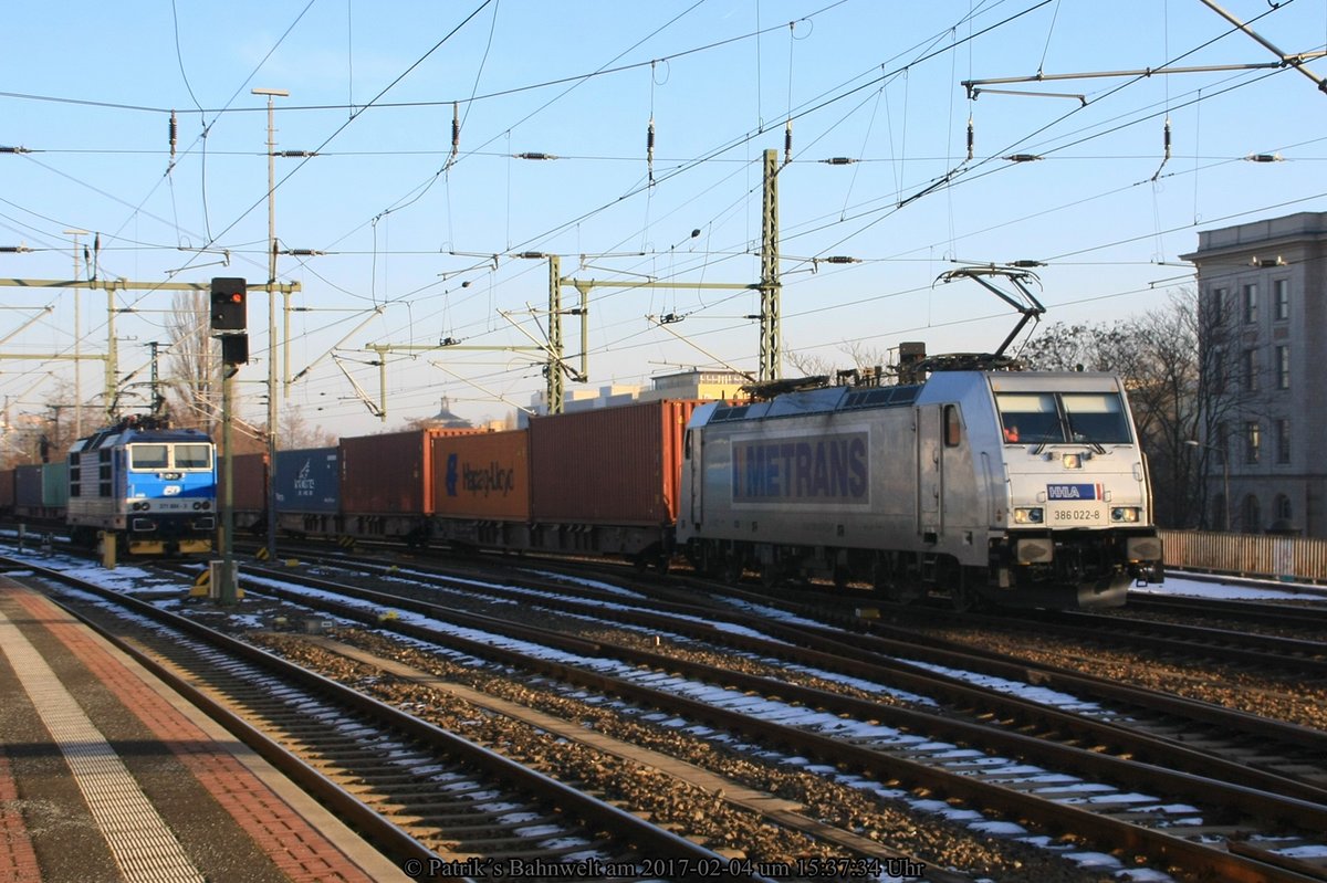 Metrans 386 022 mit Containerzug am 04.02.2017 in Dresden Hauptbahnhof