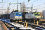 CD 371 002 wartet auf ihren nächsten Einsatz und Captrain 193 896 passiert diese mit Ihrem Güterzug am 04.02.2017 in Dresden Hauptbahnhof