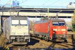 db-cargo/530394/rpool--hsl-e186-434-abgestellt Rpool / HSL E186 434 abgestellt und 0 103 111 (EG3111) mit Gemischten Güterzug Richtung Maschen am 29.11.2016 in Hamburg-Harburg