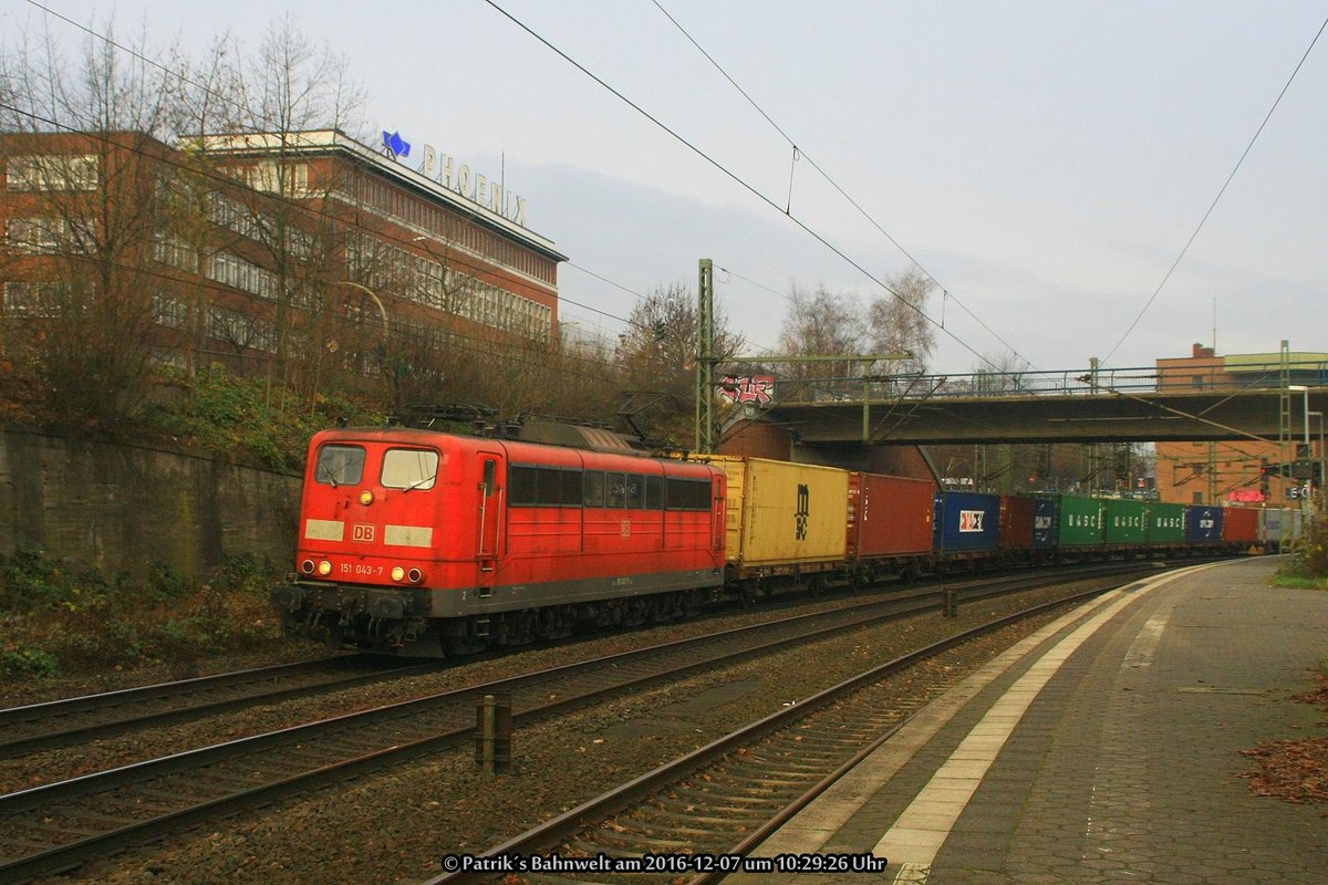 151 043 mit Containerzug am 07.12.2016 in Hamburg-Harburg