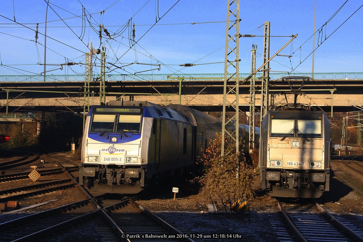 246 005 mit RE5 nach Cuxhaven und Rpool / HSL E186 434 abgestellt am 29.11.2016 in Hamburg-Harburg