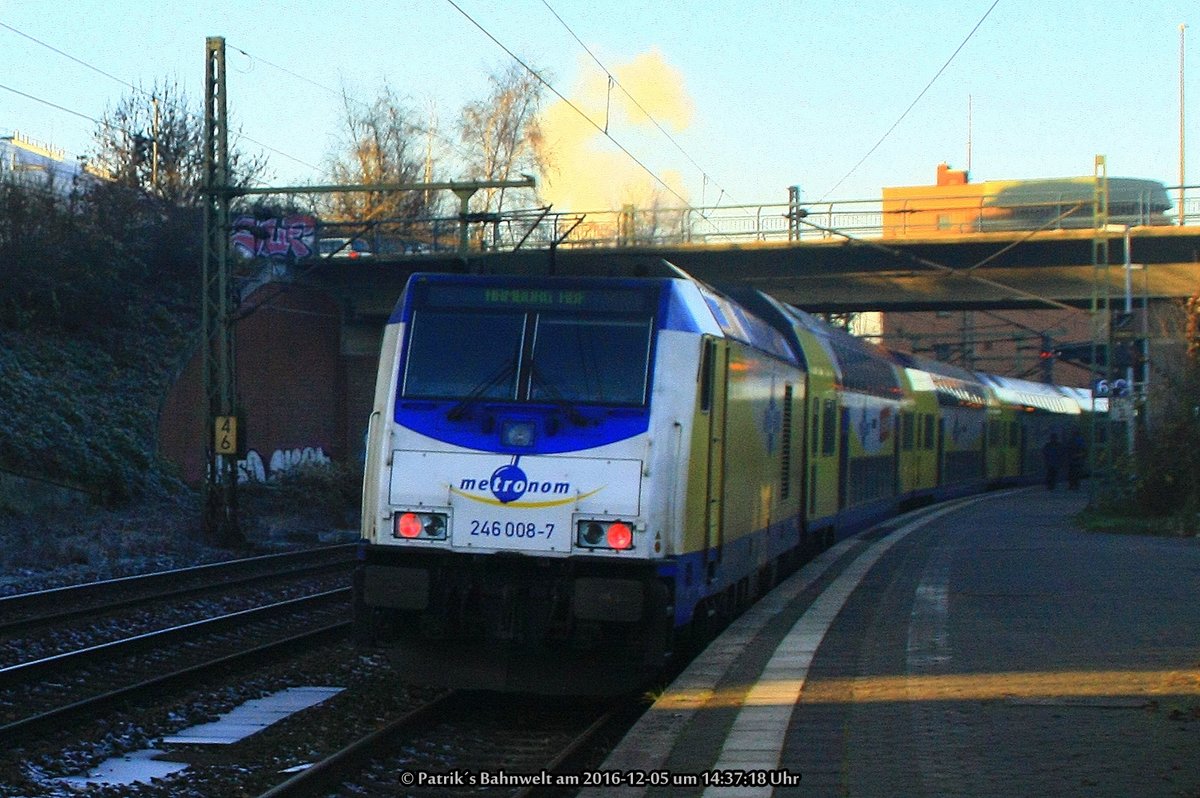 246 008 mit RE5 am 05.12.2016 in Hamburg-Harburg