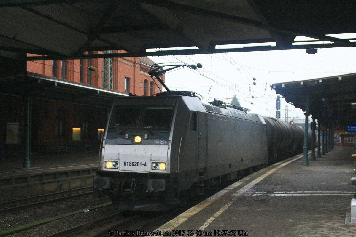 akiem 186 261 mit Kesselwagenzug am 03.02.2017 in Hamburg-Harburg