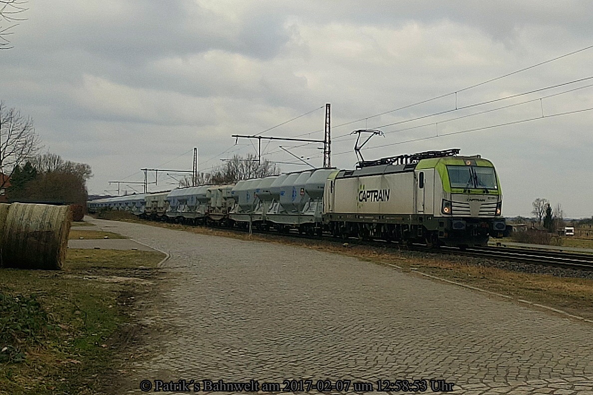 Captrain 193 891 mit Aluminiumoxid in ungarischen Zementwagen am 07.02.2017 in Neukloster (Kreis Stade)