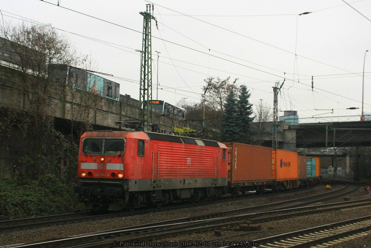 DB 143 062 mit Containerzug am 01.02.2017 in Hamburg-Harburg