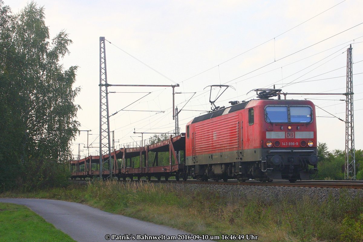 DB 143 896 mit Autotransportzug am 10.09.2016 in Dedensen-Gümmer