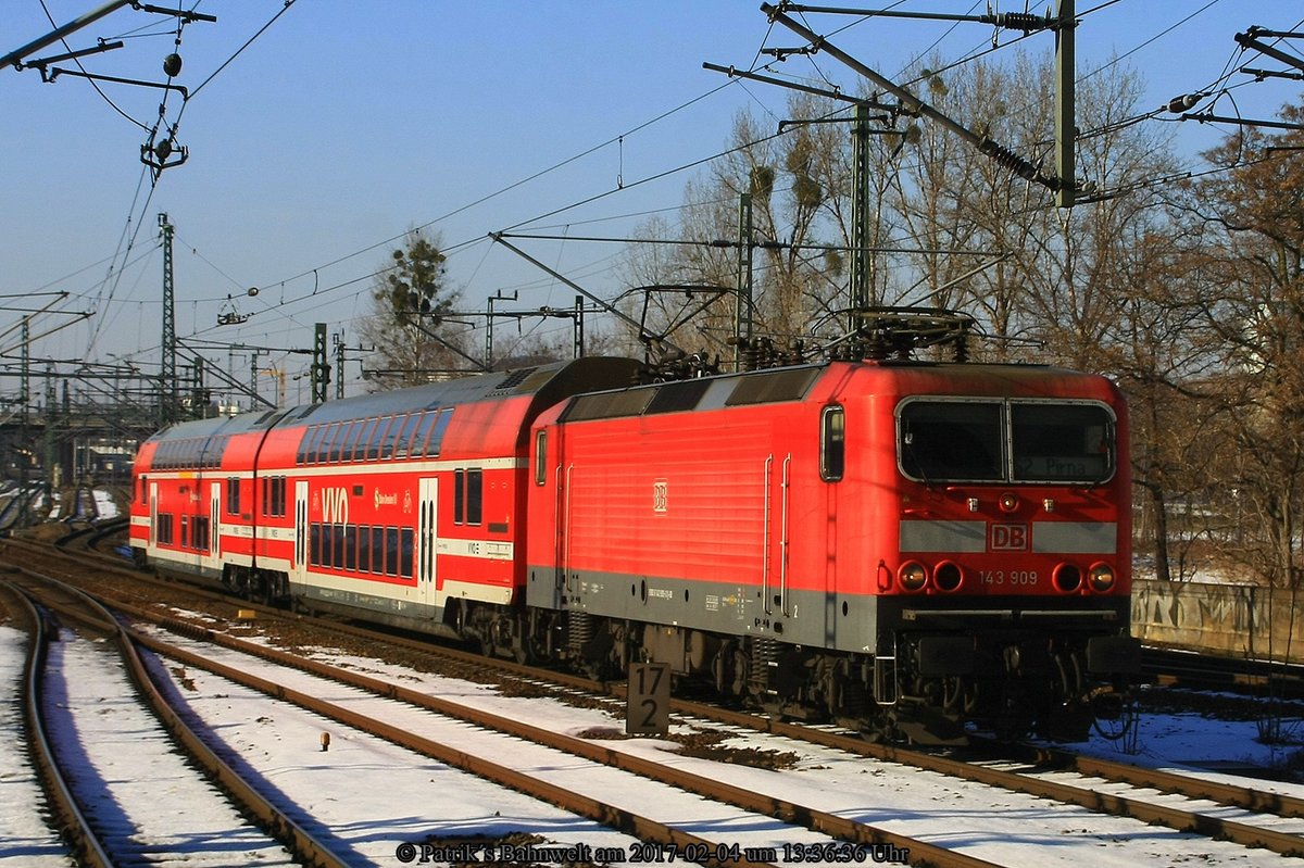 DB 143 909 mit S2 nach Pirna am 04.02.2017 in Dresden Hauptbahnhof