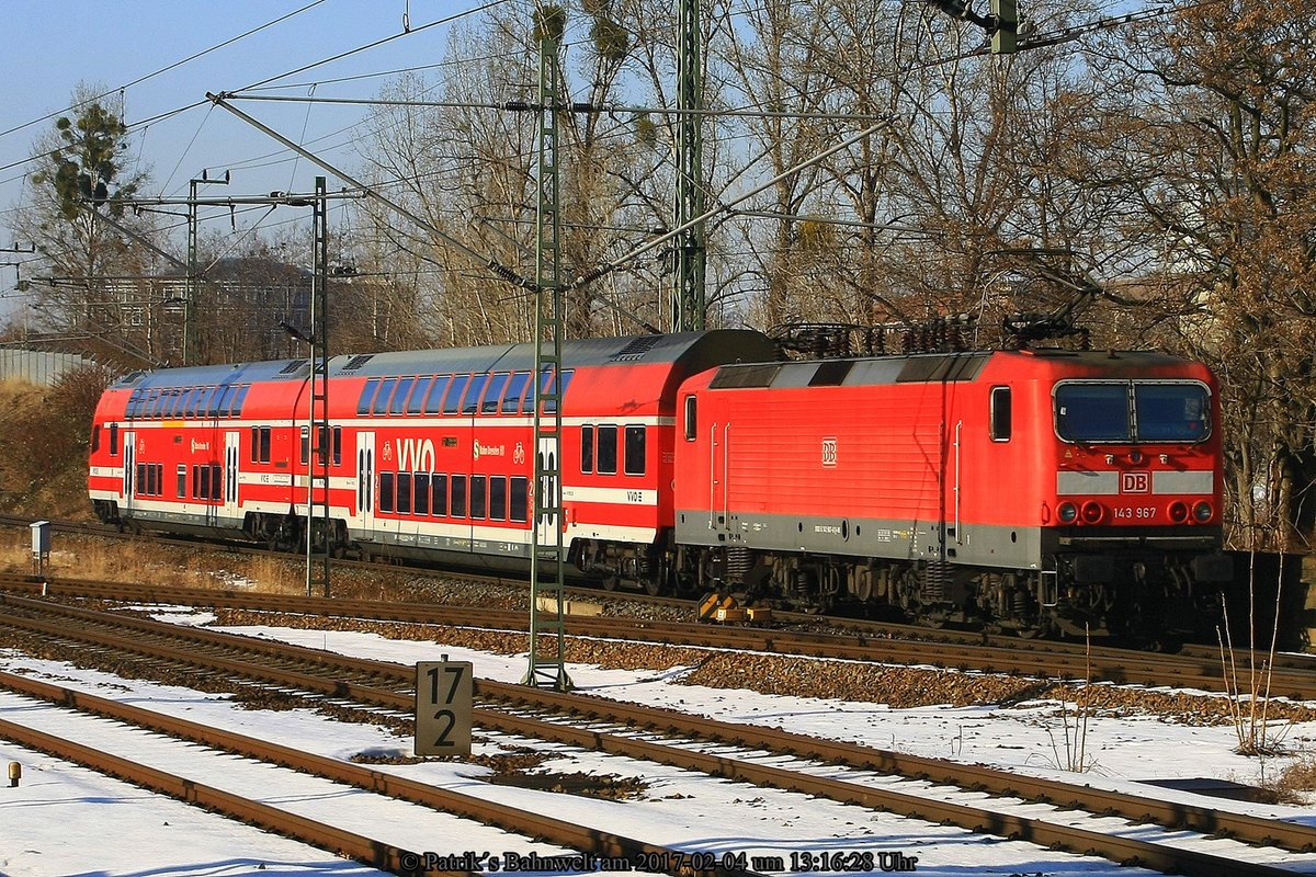 DB 143 967 mit S-Bahn nach Dresden Flughafen am 04.02.2017 in Dresden Hauptbahnhof