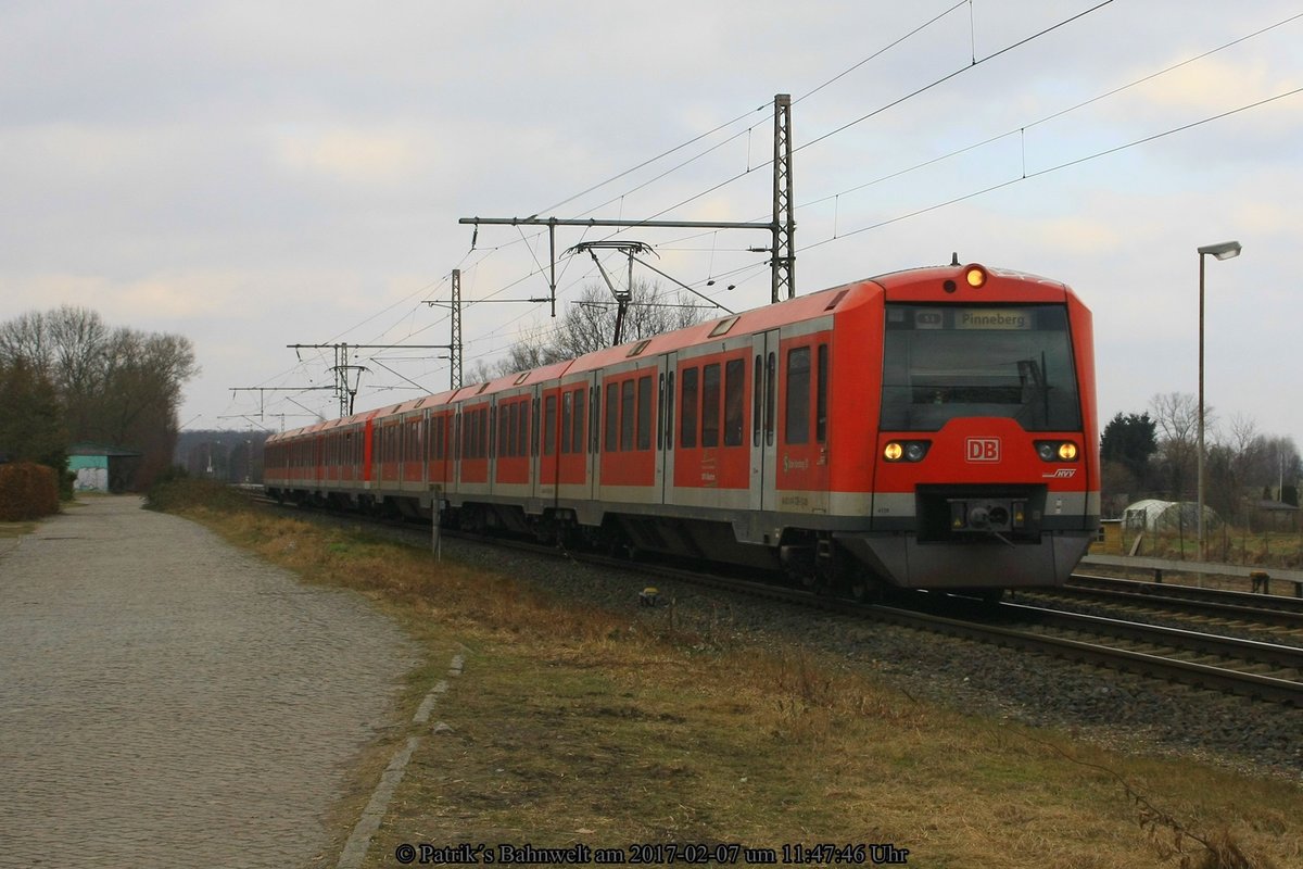 DB 474 135 + DB 474 129 als S3 nach Pinneberg am 07.02.2017 in Neukloster (Kreis Stade)