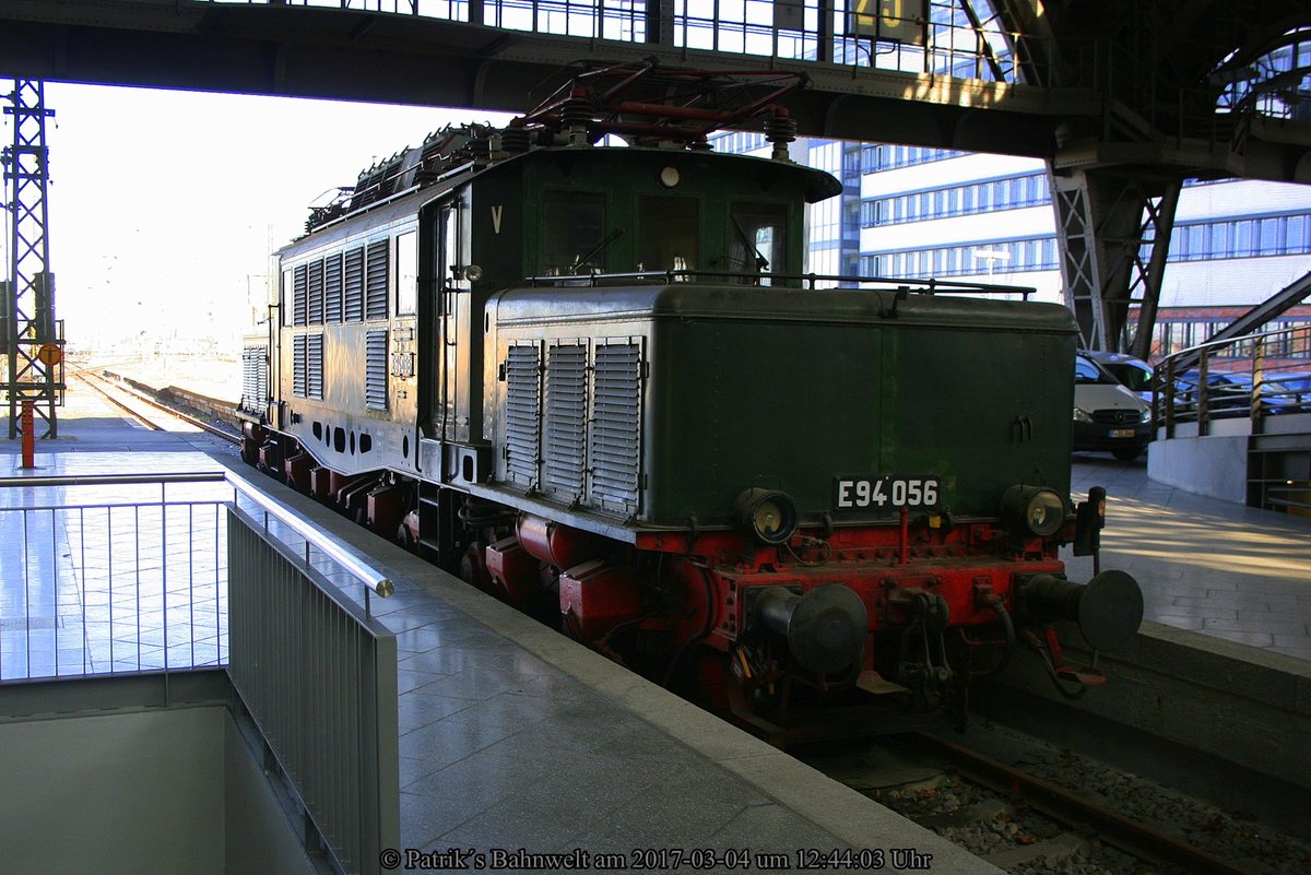 E94 abgestellt in Leipzig Hbf auf dem Museumsgleis am 04.03.2017