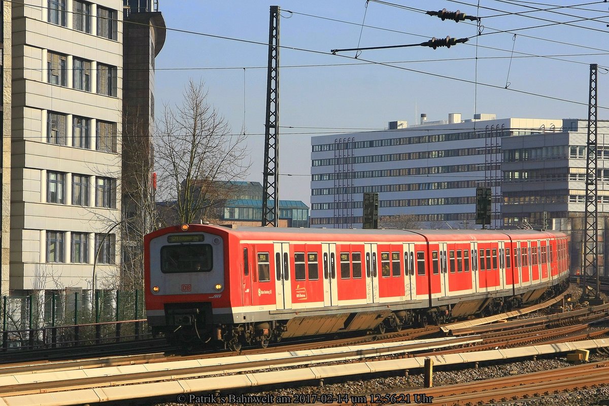 Ein 472er Doppel auf der S21 am 14.02.2017 in Hamburg Hbf am Hühnerposten