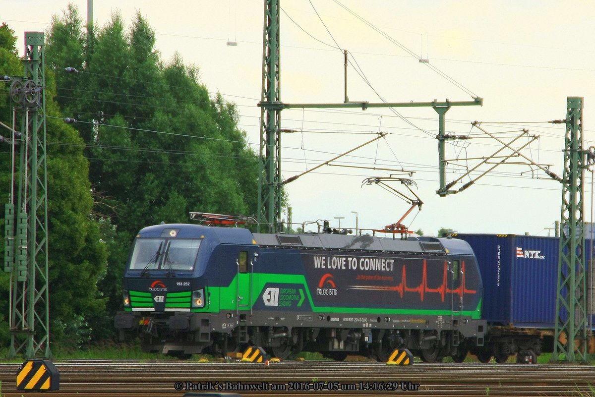 ELL / TXL 193 252  We Love To Connect  mit Containerzug am 05.07.2016 in Hamburg-Altenwerder/ Hafenbahnhof Alte Süderelbe