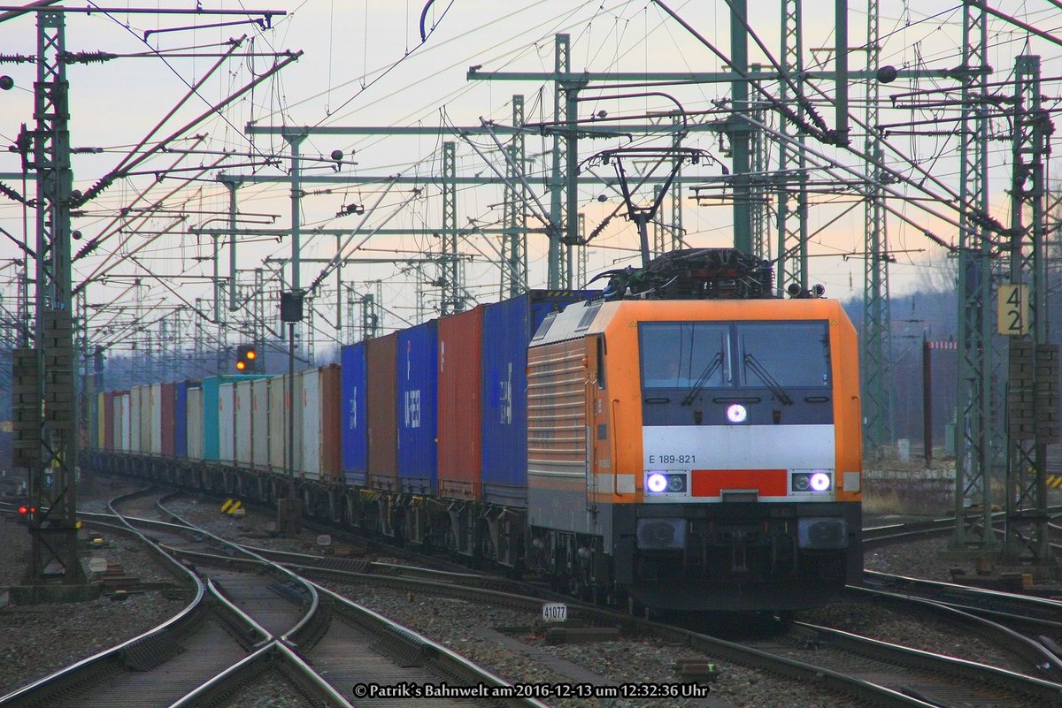 Locon 189 821 mit Containerzug am 13.12.2016 in Hamburg-Harburg