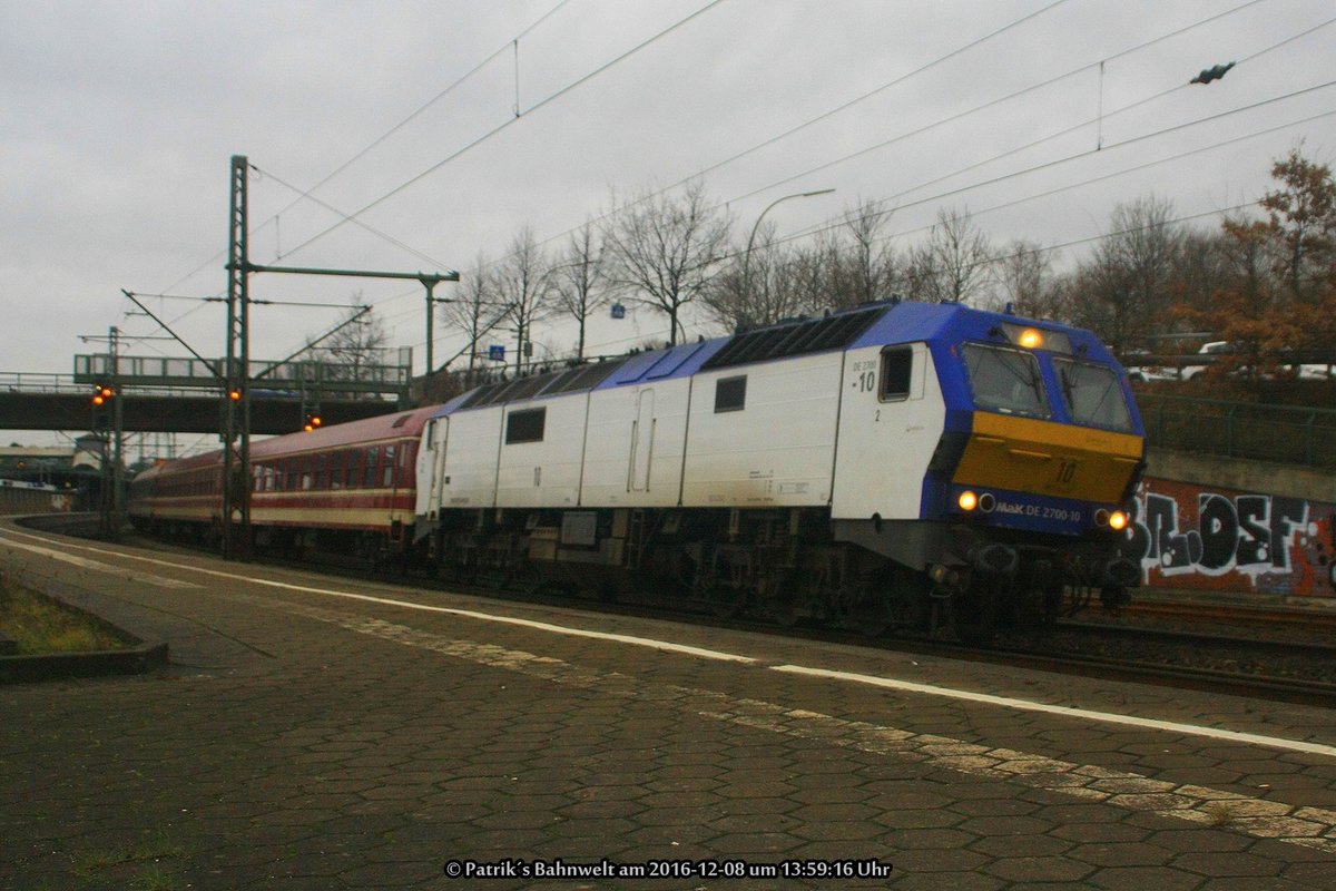 Mak DE 2700-10 (251 010) mit Wagenüberführung (4x EuroExpress) am 08.12.2016 in Hamburg-Harburg