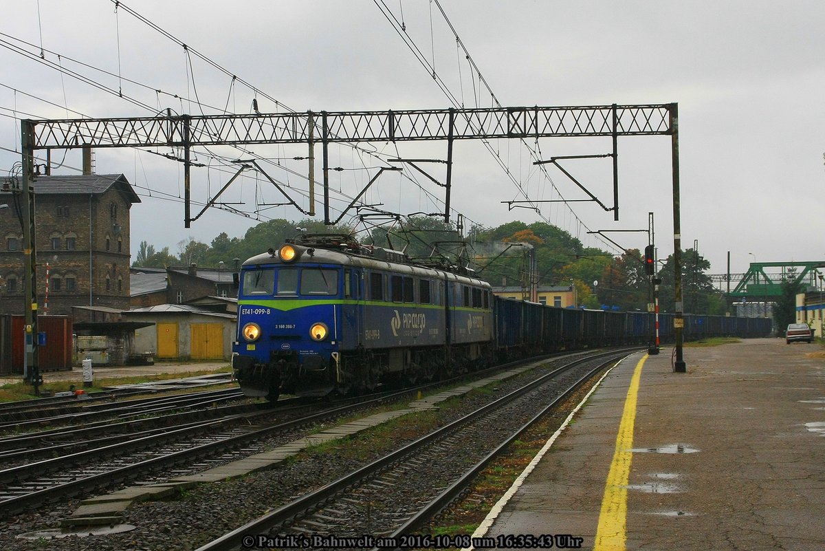 PKP Cargo ET41-099 mit Kohlewagenzug am 08.10.2016 in Krzyz