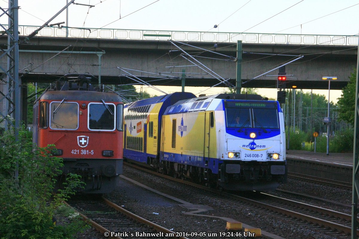 SBB Cargo 421 081 & ME 246 008 mit RE5 am 05.09.2016 in Hamburg-Harburg