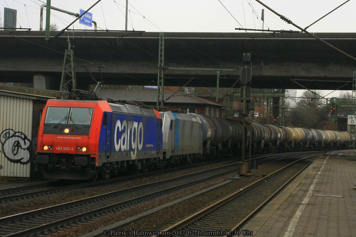 SBB Cargo 482 045 + Rpool 185 691 mit Kesselwagenzug am 17.02.2017 in Hamburg-Harburg