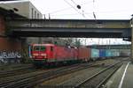 DB 143 831 mit Containerzug am 01.03.2017 in Hamburg-Harburg