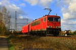 155 061 mit Gemischten Güterzug am 29.10.2016 in Dedensen-Gümmer auf dem Weg Richtung Osten