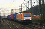 Locon 189 821 mit Containerzug am 13.12.2016 in Hamburg-Harburg