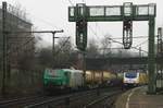 akiem 37038 mit Zement-Containerzug am 19.02.2017 in Hamburg-Harburg