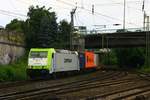 Captrain 185 580 mit Containerzug am 05.07.2016 in Hamburg-Harburg auf dem Weg Richtung Süden