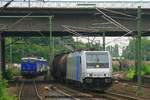 Rpool / HSL 185 686 mit Kesselwagenzug am 08.07.2016 in Hamburg-Harburg