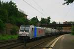 Rpool / Lotos E186 272 mit Kesselwagenzug am 08.07.2016 in Hamburg-Harburg