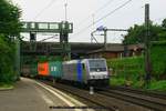 Rpool 185 694 mit Containerzug am 08.07.2016 in Hamburg-Harburg