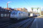 TXL 185 417 mit KLV-Zug am 29.11.2016 in Hamburg-Harburg